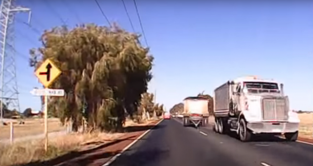 Οδηγός γλιτώνει τη μετωπική σύγκρουση  με αδέσποτο trailer για … λίγα εκατοστά (βίντεο)
