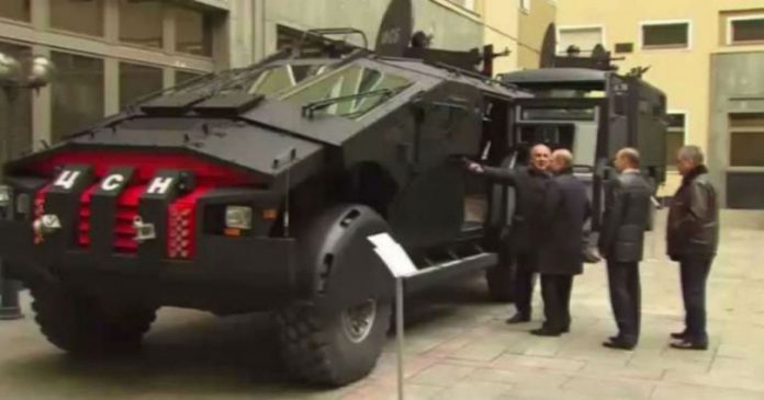 Σούπερ «όπλο» του ρωσικού στρατού που μοιάζει με όχημα του μπάτμαν! (βίντεο)