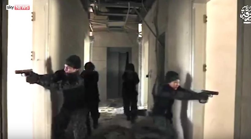 Νέο προπαγανδιστικό βίντεο του ISIS – Εκπαιδεύουν παιδιά-δολοφόνους με ζωντανούς στόχους!