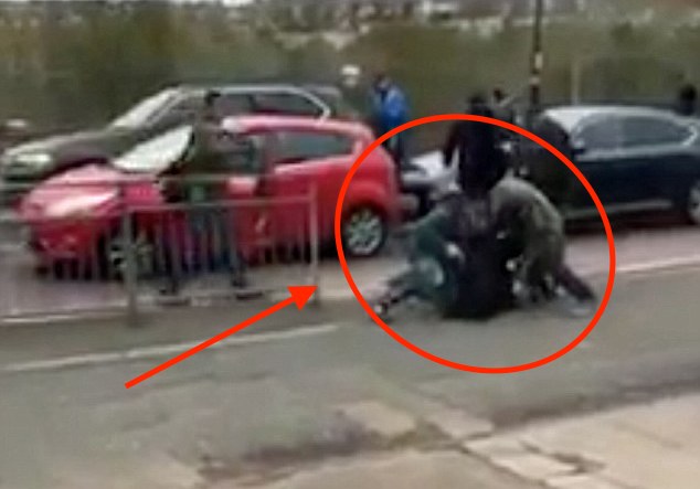 Βρετανία: Σύλληψη υπόπτων τρομοκρατικής ενέργειας στο Μπέρμιγχαμ από την Αντιτρομοκρατική (φωτό, βίντεο)