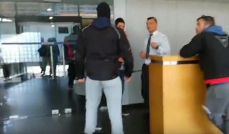 Βίντεο: Αναρχικοί τα έκαναν «γυαλιά καρφιά» σε εταιρεία στην Καλλιθέα