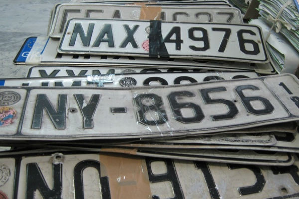 73χρονος πουλούσε πινακίδες κυκλοφορίας από το ίντερνετ