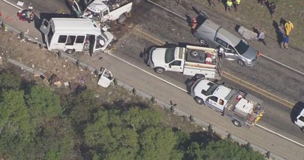 Κι άλλο αίμα στην άσφαλτο! Τροχαίο δυστύχημα στο Τέξας με τουλάχιστον 13 νεκρούς και 2 τραυματίες – Βίντεο που σοκάρουν