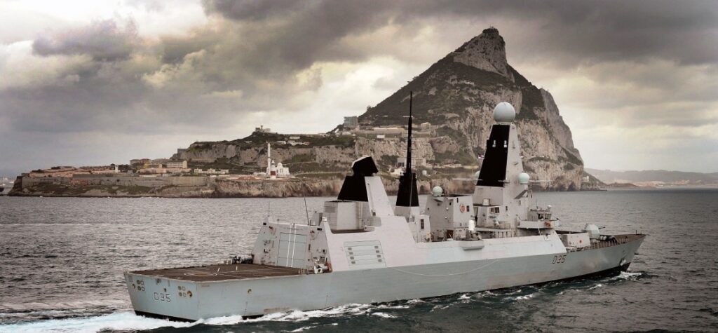 «Κεραυνοί» από Λονδίνο: «Η Τ.Μέι δε θα διστάσει να πάει σε πόλεμο με την Ισπανία για το Γιβραλτάρ»