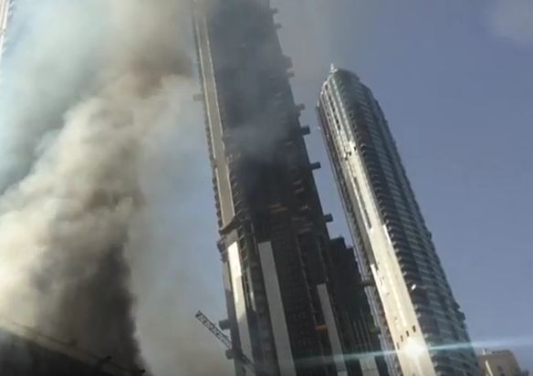 Πυρκαγιά σε ουρανοξύστη στο Ντουμπάι: «Πνίγηκε» στους καπνούς το Μπουρτζ Χαλίφα (φωτό, βίντεο)