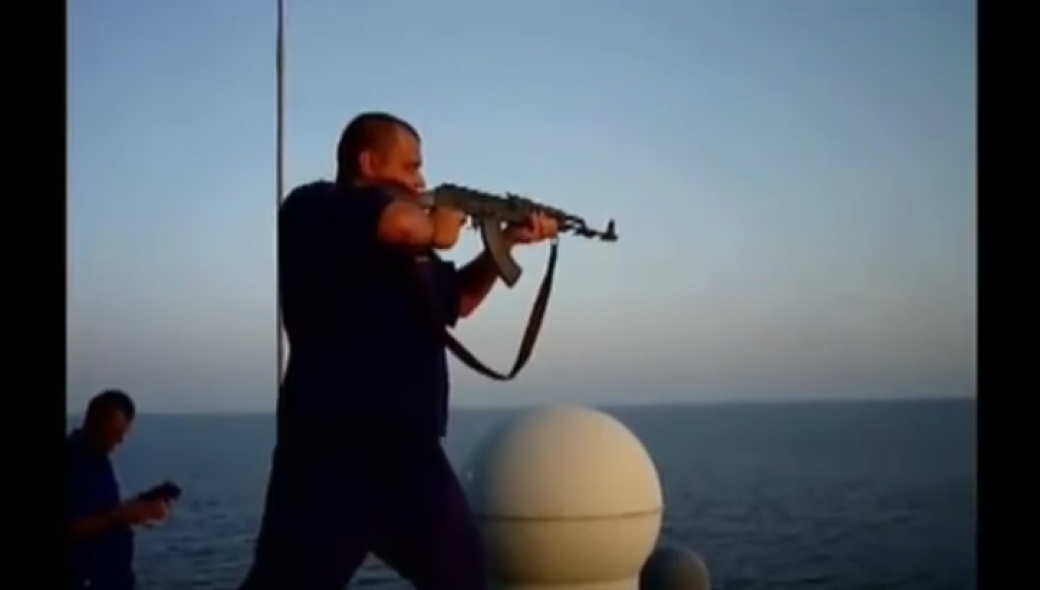 Ρωσικό ναυτικό εναντίον Σομαλών πειρατών (βίντεο)