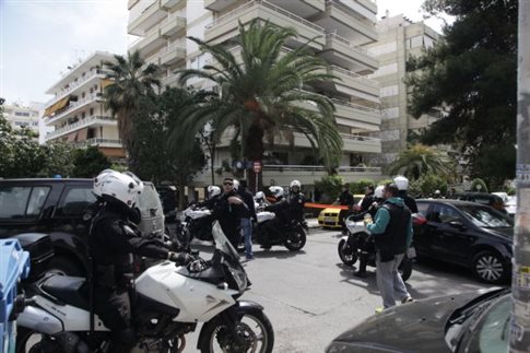 Συνεχίζονται οι έρευνες της αστυνομίας για τον εντοπισμό του τέταρτου δράστη της ληστείας στο Π.Φάληρο