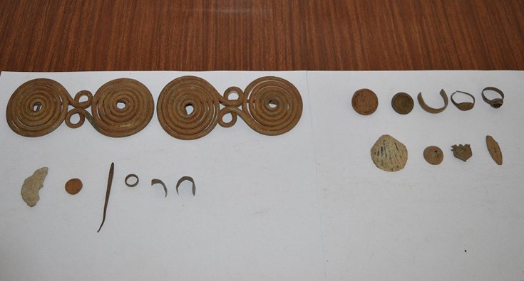 Εντοπίστηκε πλήθος αρχαίων νομισμάτων σε σπίτια δύο ανδρών στη Θεσσαλονίκη (φωτό)