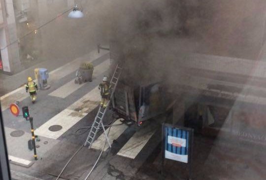 Επίθεση στη Στοκχόλμη: Δείτε ζωντανή εικόνα από το σημείο του τρομοκρατικού χτυπήματος (βίντεο)