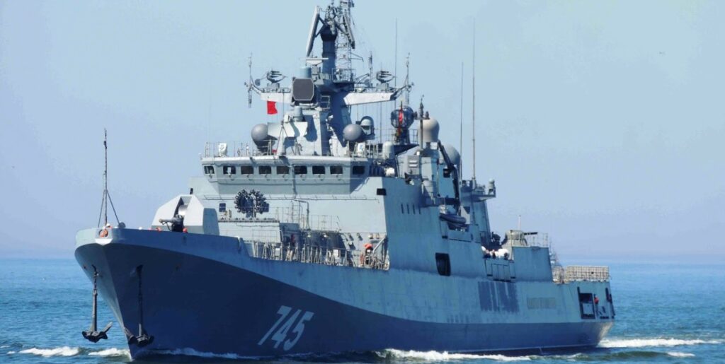 Αμερικανικά ΜΜΕ: Ρωσική φρεγάτα κατευθύνεται προς τα αμερικανικά σκάφη που εκτόξευσαν τους Tomahawk! (φωτό)