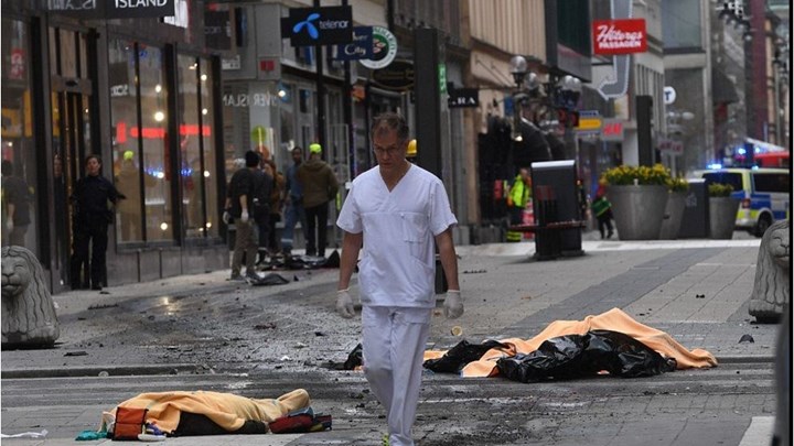 Εικόνες – φρίκης από το κέντρο της Στοκχόλμης – Νεκροί και τραυματίες στον δρόμο (φωτό)