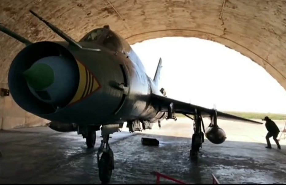 Απογειώσεις συριακών μαχητικών στην βομβαρδισμένη από Τομαχοκ βάση του Αλ-Σαϊράτ (φωτό, βίντεο)