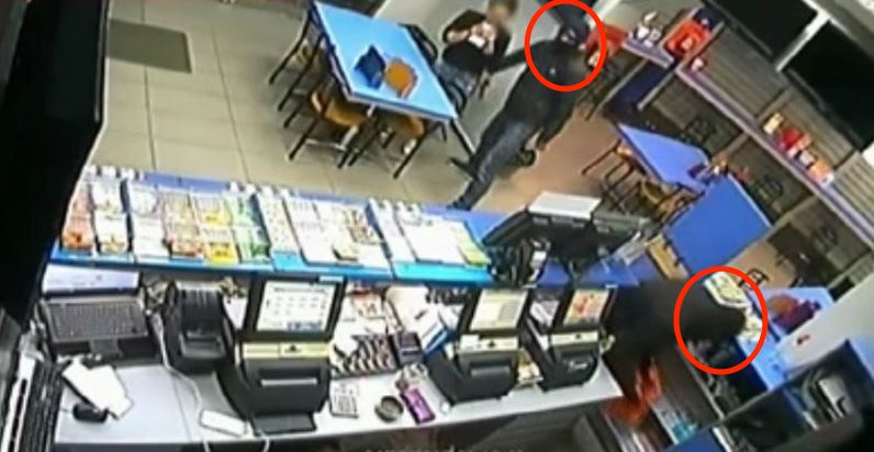 Βίντεο ντοκουμέντο από την ληστεία σε πρακτορείο του ΟΠΑΠ στο Περιστέρι – Κατέρρευσε η υπάλληλος