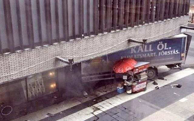 Επίθεση στη Στοκχόλμη: Βρήκαν εκρηκτικά στο φορτηγό – Τι ανακοίνωσε η αστυνομία