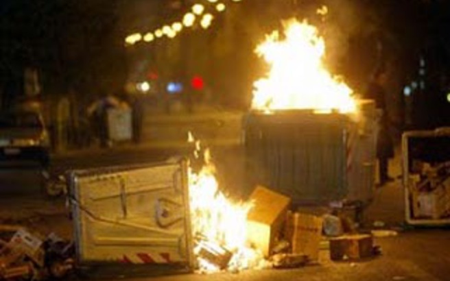 Πάτρα: Σειρά εμπρησμών σε κάδους τα ξημερώματα