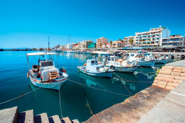 Διαρρήκτης στην Καλαμάτα έπεσε στη θάλασσα για να μην τον συλλάβουν