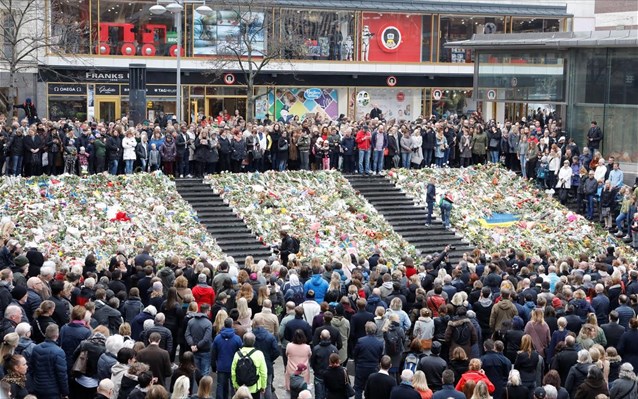 Σουηδία: Ενός λεπτού σιγή για τα θύματα της Στοκχόλμης