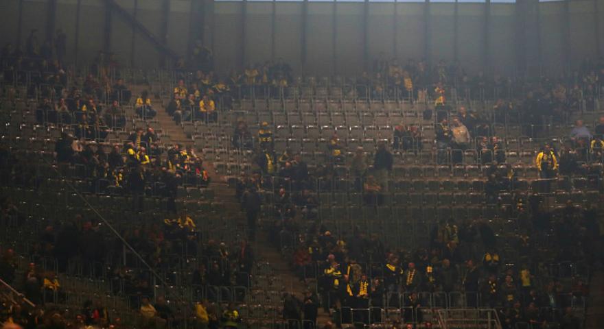 Η ανησυχία του κόσμου στο γήπεδο της Ντόρτμουντ (φωτό, βίντεο)