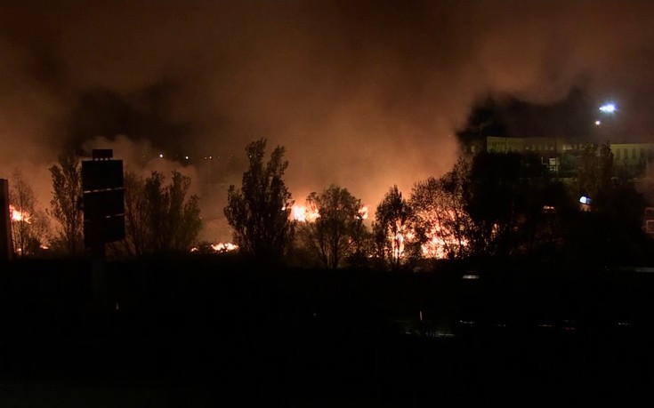 Γαλλία: Προσφυγικός καταυλισμός καταστράφηκε από μεγάλη φωτιά που ξέσπασε (φωτό, βίντεο)