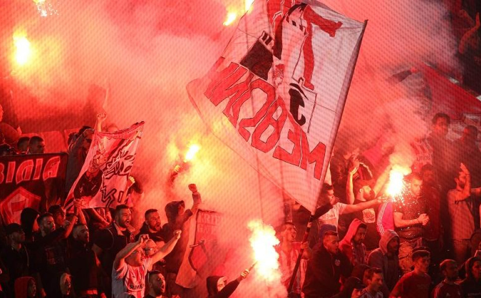 «Δικέφαλη νίκη» της ΑΕΚ μέσα στο Καραϊσκάκη- Σοβαρά επεισόδια και χημικά με ΜΑΤ (φωτό & βίντεο)