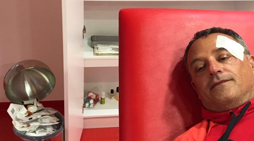 Ολυμπιακός: Ο τραυματισμένος φροντιστής μετά την λήξη του αγώνα με την ΑΕΚ (φωτό)