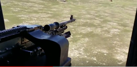 Άσκηση βολής με πολυβόλα M240B από ελικόπτερο CH-47 Chinook! (βίντεο)