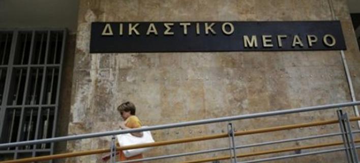 Θεσσαλονίκη: Πέντε άτομα σε δίκη για την εξαφάνιση μεγάλης ποσότητας τσιγάρων από το λιμάνι