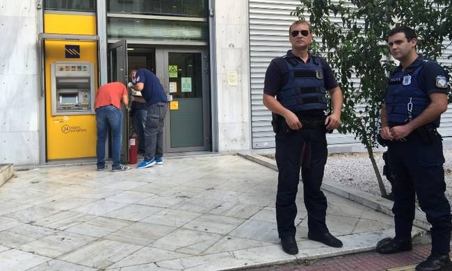 Νέες μαρτυρίες για τη ληστεία στην τράπεζα Πειραιώς (βίντεο)