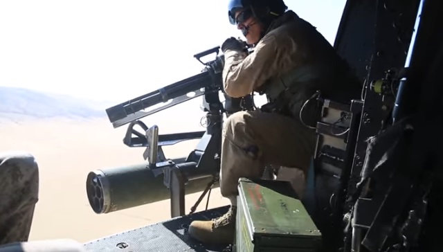 Πεζοναύτες ανοίγουν πυρ με GAU-17 και GAU-21 (βίντεο)