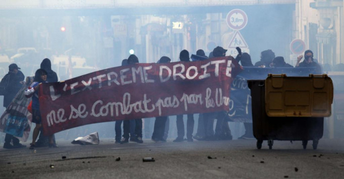 Παρίσι: Επικρατεί χάος, ένταση και φόβος λίγες ώρες πριν ανοίξουν οι κάλπες (φωτό, βίντεο)