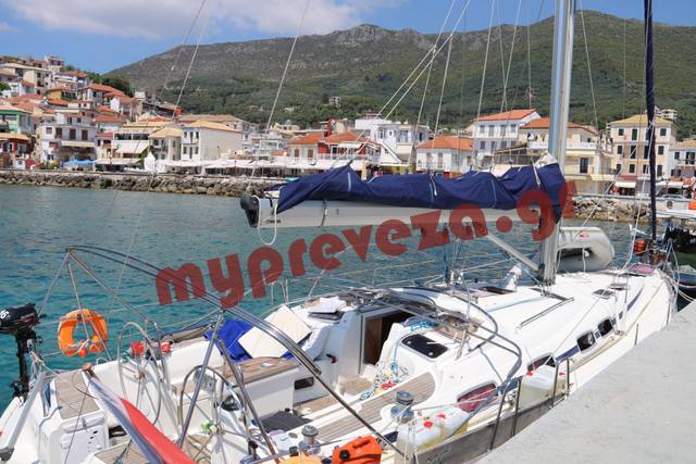 Σε αυτό το μικρό ιστιοφόρο στρίμωξαν 93 πρόσφυγες! (φωτό, βίντεο)