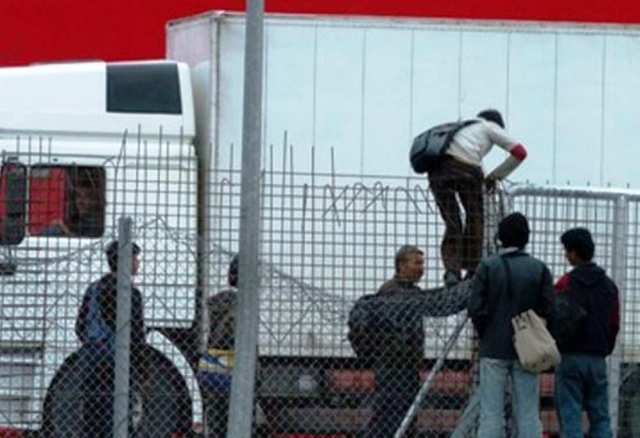 Χίος: Τραυματίστηκε 15χρονος μετανάστης που κρυβόταν σε νταλίκα