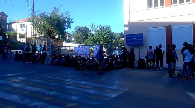 Μυτιλήνη: Αποχώρησαν από το λιμάνι οι διαμαρτυρόμενοι Αφρικανοί μετανάστες