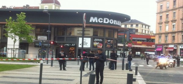 Γαλλία: Έκρηξη σε ταχυφαγείο – Σε κατάσταση συναγερμού οι Αρχές (φωτό) (upd)