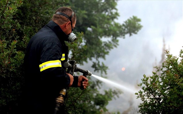 Ανεξέλεγκτες διαστάσεις έχει λάβει η πυρκαγιά στις Μαριές Ζακύνθου (φωτό, βίντεο) (upd)