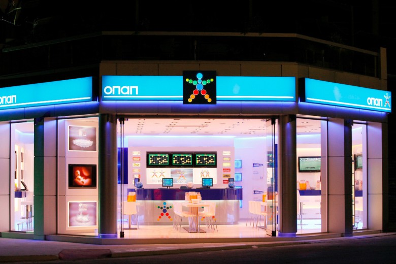 Πάτρα: Έκλεψαν τσάντα με 10.000 ευρώ από ιδιοκτήτη προποτζίδικου