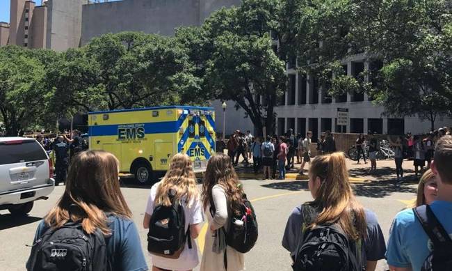 ΕΚΤΑΚΤΟ: Επίθεση με μαχαίρι στο Πανεπιστήμιο του Τέξας στο Όστιν – Ένας νεκρός (φωτό, βίντεο)