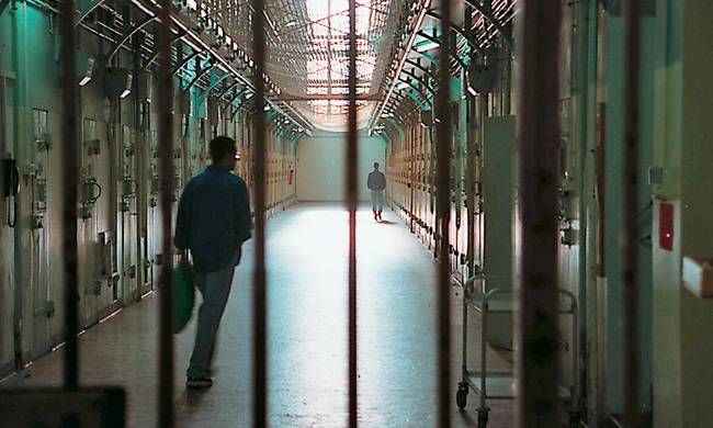 Κι άλλο μαφιόζικο κτύπημα: Έκαψαν το αυτοκίνητο σωφρονιστικού υπαλλήλου στις φυλακές Κορυδαλλού.