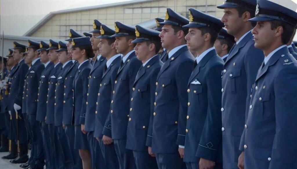 Θα επιβαρυνθούν τα στελέχη των ΕΔ με 2.000 ευρώ για στολές;