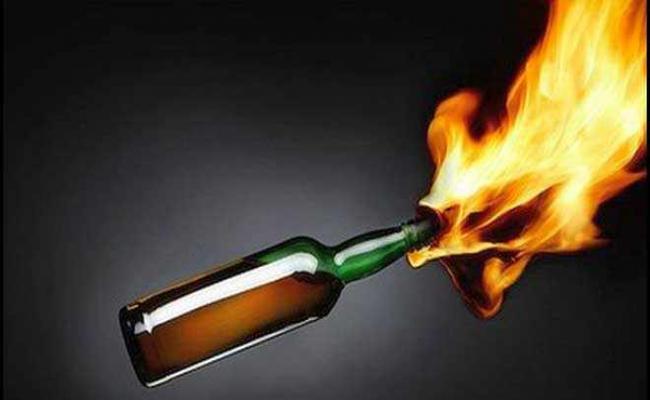 Άγνωστοι πέταξαν βομβα μολότοφ σε τράπεζα στην Αλεξάνδρεια Ημαθίας