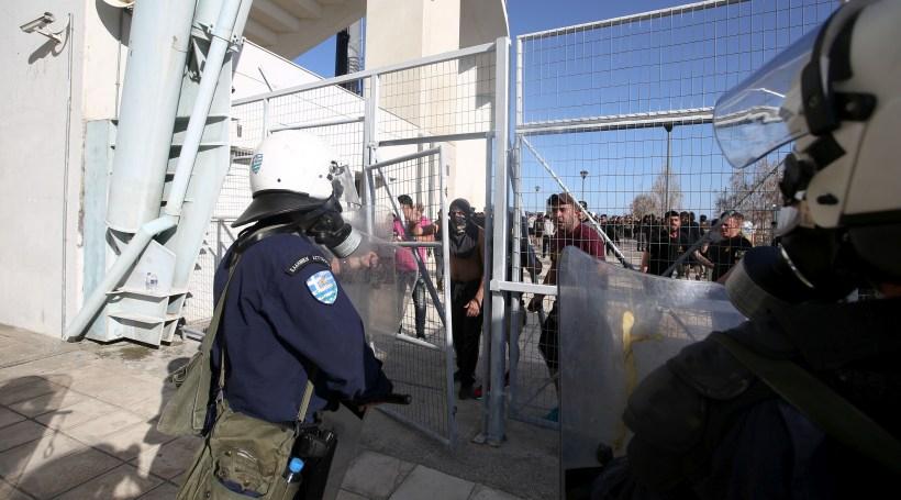 Απέραντο πεδίο μάχη ο τελικός: Ξύλο και στα επίσημα!