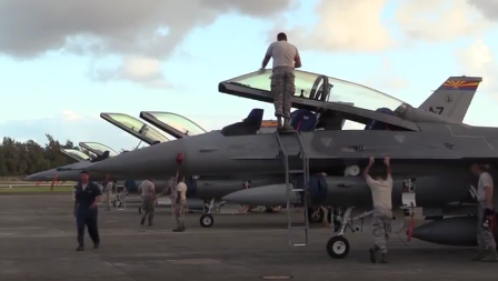 F-16 εν δράσει: Προετοιμασία και απογείωση με μετάκαυση (βίντεο)