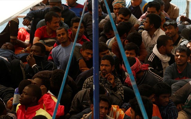 Τριακόσιοι ενενήντα τέσσερις μετανάστες και πρόσφυγες αποβιβάσθηκαν σε λιμάνι της Ιταλίας