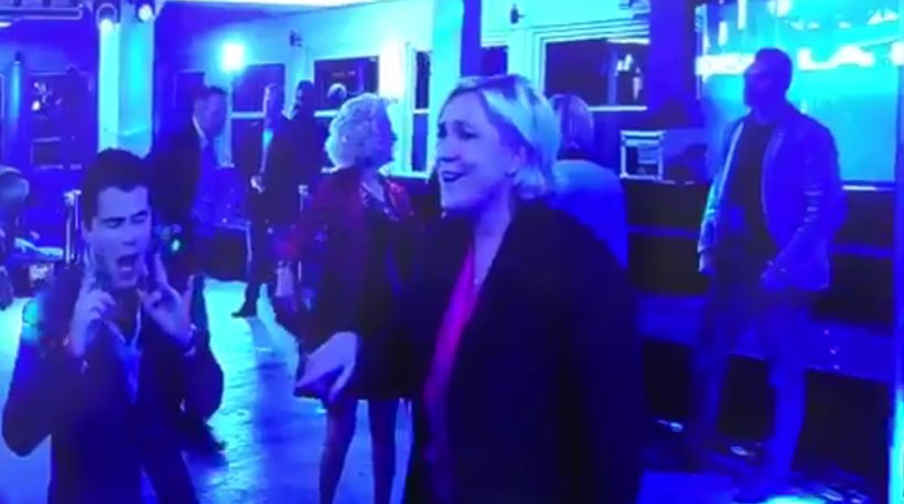 Γαλλία: Απτόητη η Μαρίν Λεπέν μετά την ήττα της από τον Εμμ. Μακρόν – Το έριξε στον χορό (βίντεο)