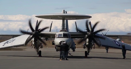 Απογείωση ελικοπτέρου E-2C Hawkeye από την Αλάσκα (βίντεο)