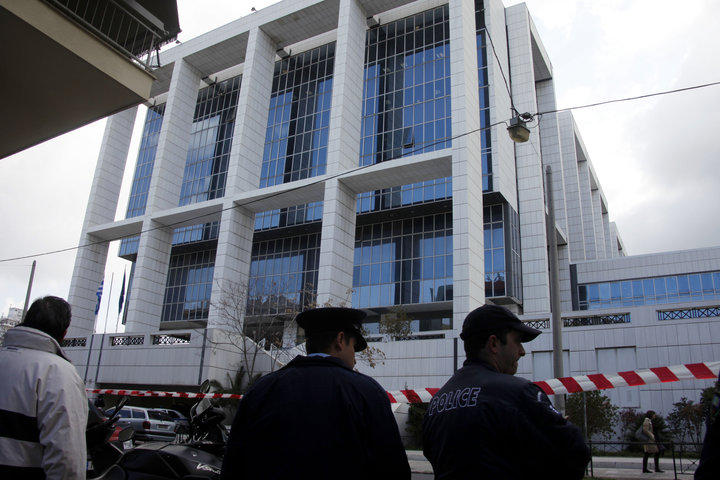 ΕΚΤΑΚΤΟ: Πυροβολισμοί έξω από το Εφετείο Αθηνών από συγγενή του Μάριου Παπαγεωργίου (φωτό, βίντεο)