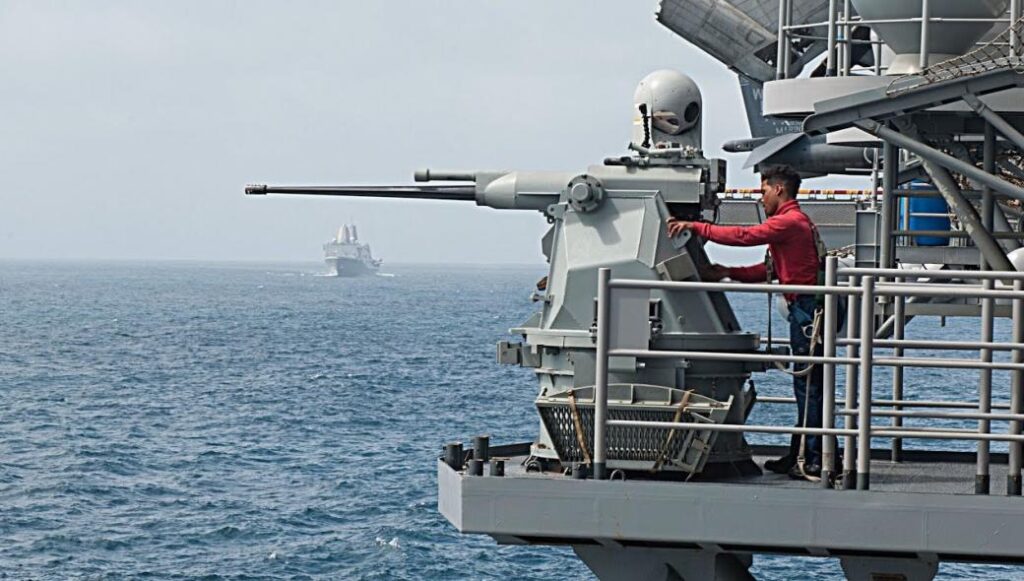 Βίντεο: Το Πολεμικό Ναυτικό των ΗΠΑ σε άσκηση ζωντανής πυρκαγιάς!