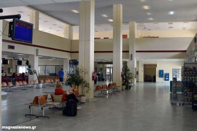 Σοκ – Αεροδρόμιο Σκιάθου: Γυναίκα επιτέθηκε με σφυρί!