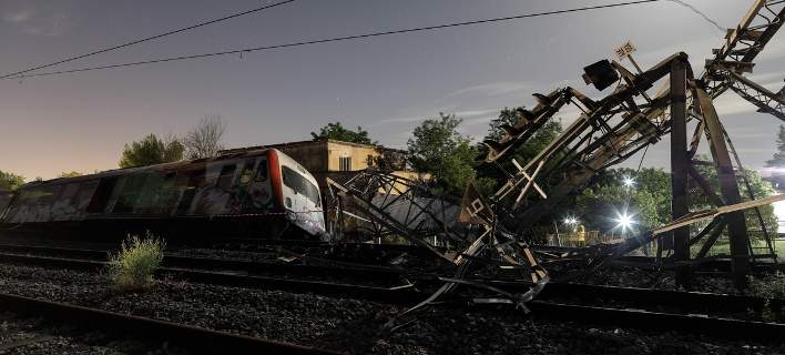 Συγκλονίζουν οι μαρτυρίες των επιβατών του εκτροχιασμένου τρένου στο Άδενδρο (φωτό)