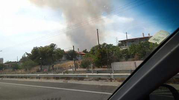 Κινέτα: Μεγάλη φωτιά απειλεί κατοικίες- Στο νοσοκομείο δύο ηλικιωμένοι (φωτό, βίντεο) (upd)